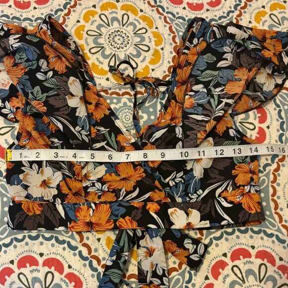 SHEIN Floral Print Tie Back Crop Blouse Size XS - Picture 7 of 7